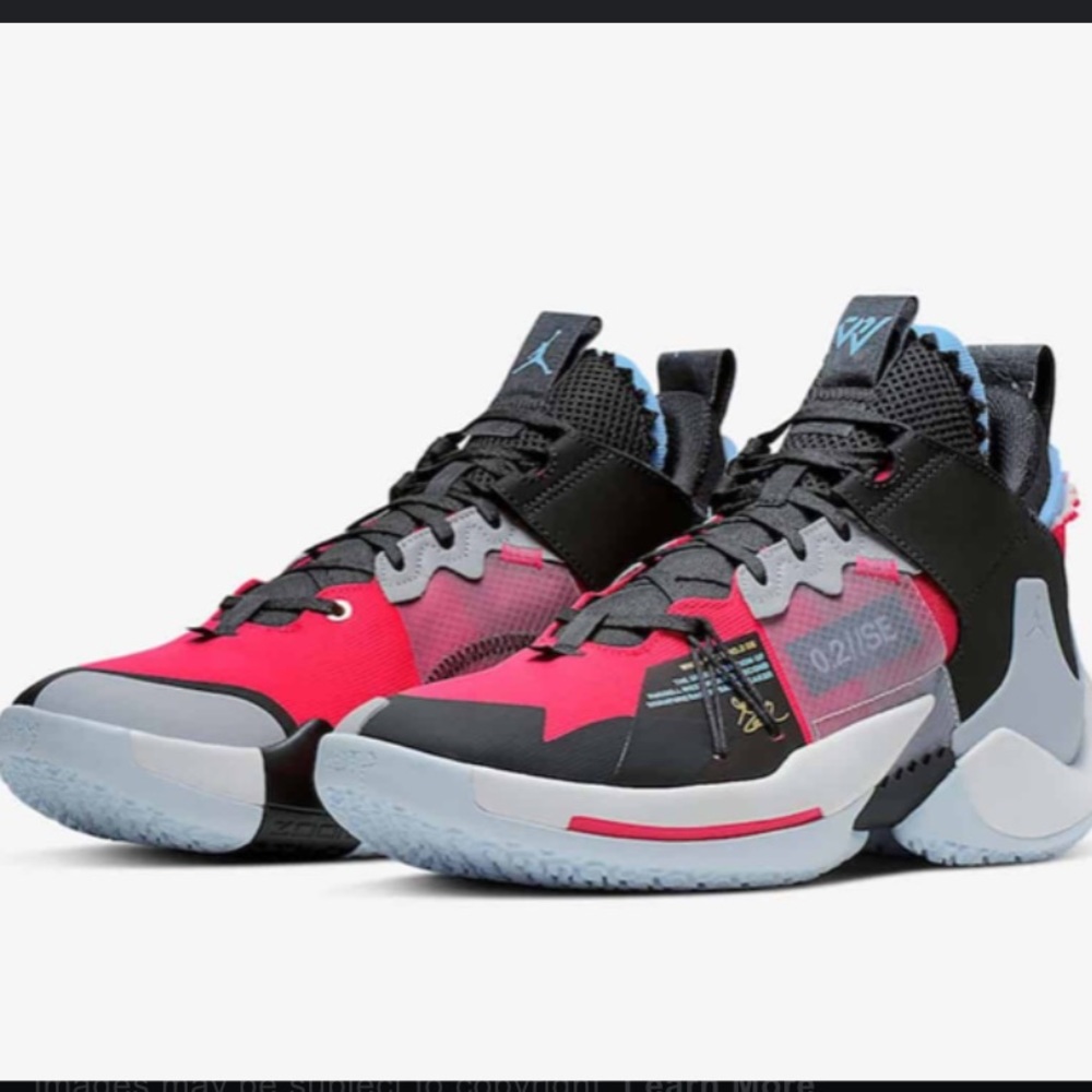 Basketball sneaker